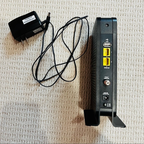 NetGear N300 WiFi Cable Modem Router C3000 - Picture 2 of 3